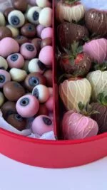 Композиция из голубики и клубники в шоколаде «Наслаждение №1» — фото 3
