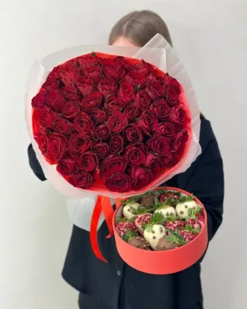 Комбо-набор :»51 красная роза+клубничная шайба №66″ — купить в Саратове с доставкой