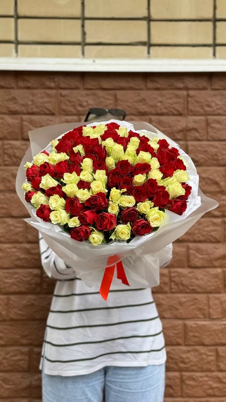 32274861.jpg Моно-букет «101 роза микс Кения №3» — купить в Саратове с доставкой
