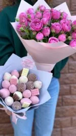 Комбо-набор «Моно-букет из кустовой пионовидной розы «Очарование»+Букет из клубники в шоколаде «Бора S» №35″ — купить в Саратове с доставкой