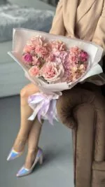 Авторский букет из микс цветов «Магия совершенства» — купить в Саратове с доставкой