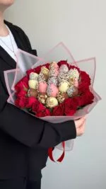 Букет из клубники в шоколаде и красной розы «Ямайка L №6» — купить в Саратове с доставкой