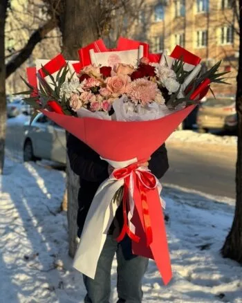 Букет Гигант L из микс цветов «№17» — купить в Саратове с доставкой
