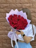 Букет из 31 красной розы — большое признание, доставка по Саратову за 1 час