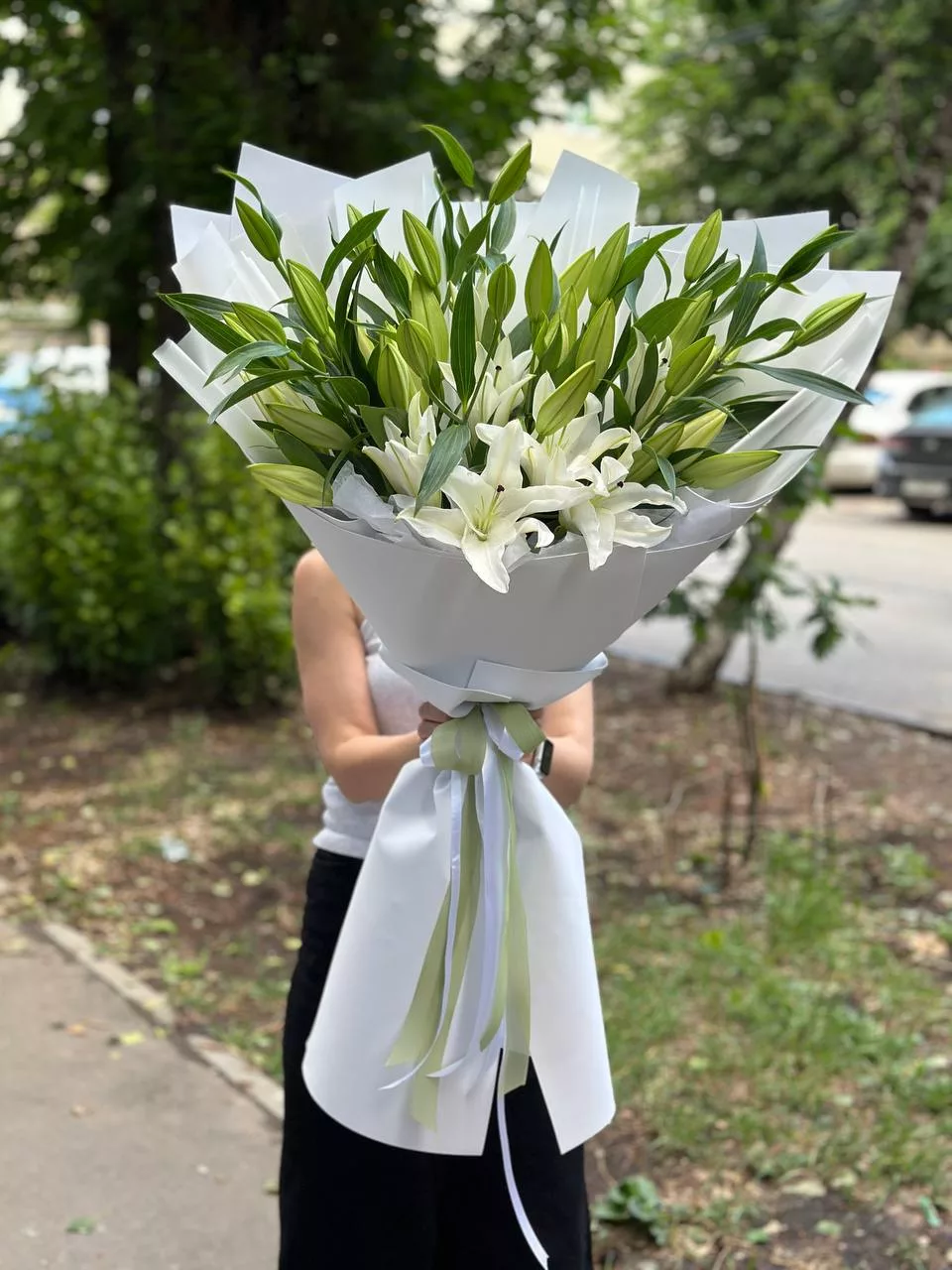 87048703.jpg Букет гигант Лилии «№1» — купить в Саратове с доставкой