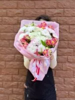 Авторский букет из микс цветов «Реверанс» — купить в Саратове с доставкой