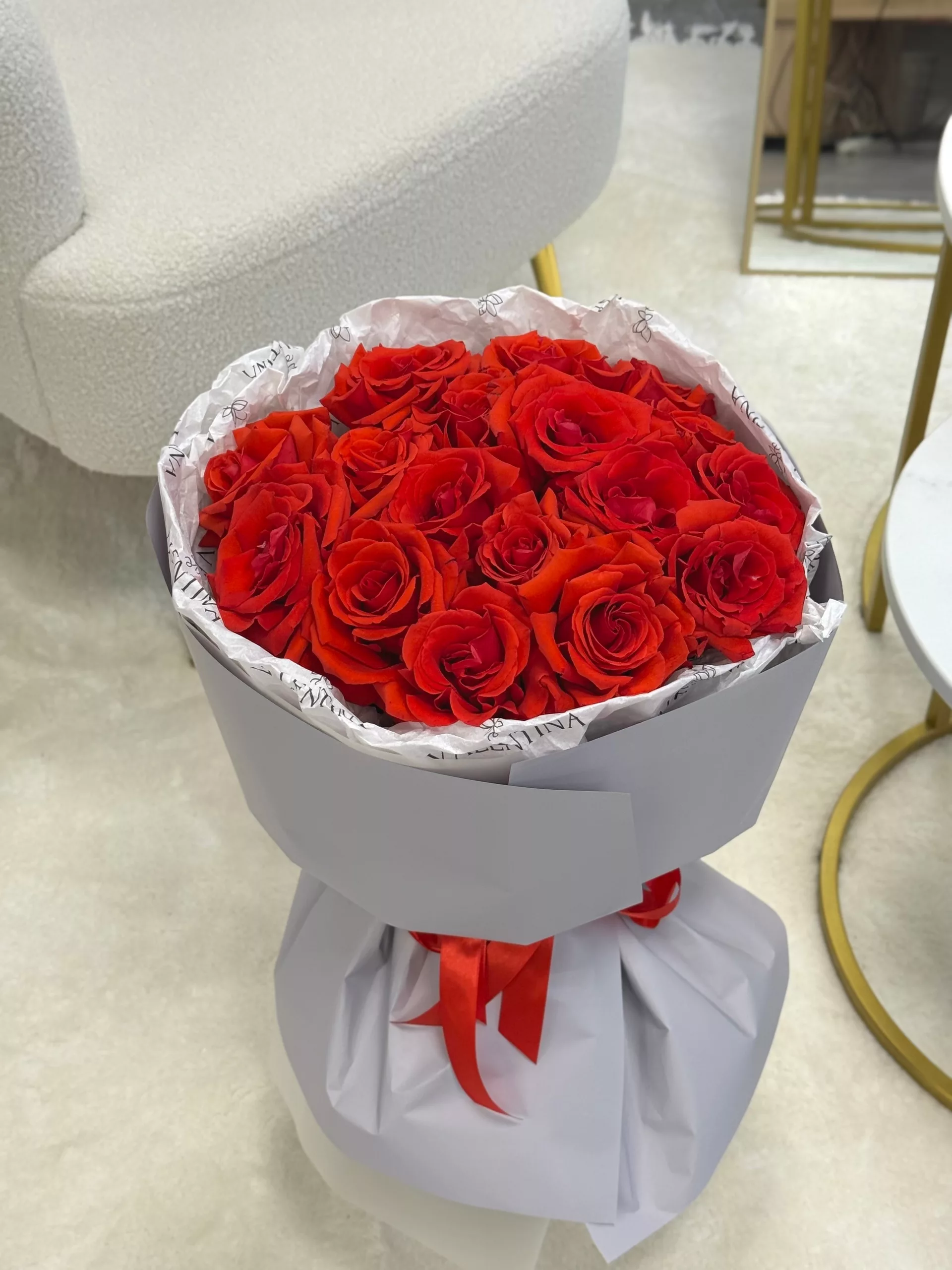 Нина 17 шт 17 французских роз Алых — купить в Саратове с доставкой