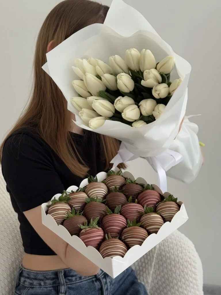 25 тюльпанов 16 клубник — купить в Саратове с доставкой